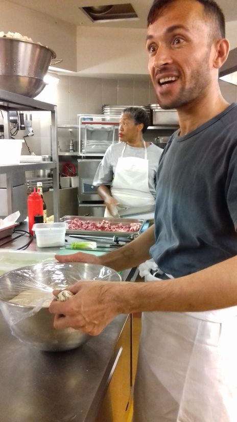 Changer son regard sur les réfugiés avec la cuisine en partage