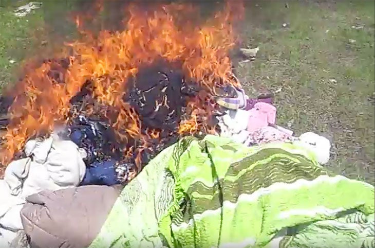 Vêtements lacérés, jetés, brûlés : la fin d’un scandale ? 1