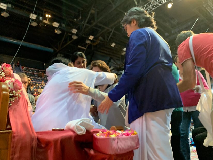 Dans les bras d’Amma 1