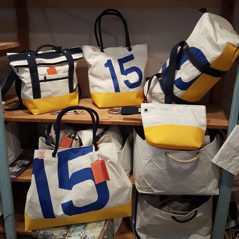 Des voiles recyclées en sacs par des adultes handicapés 2