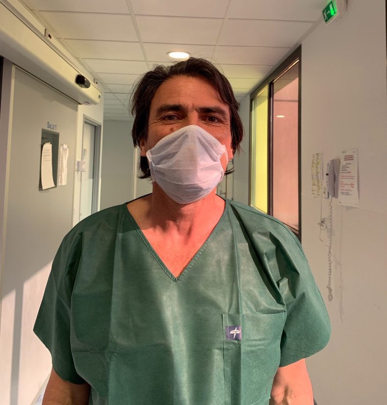 Une haute digue pour contenir la vague de coronavirus