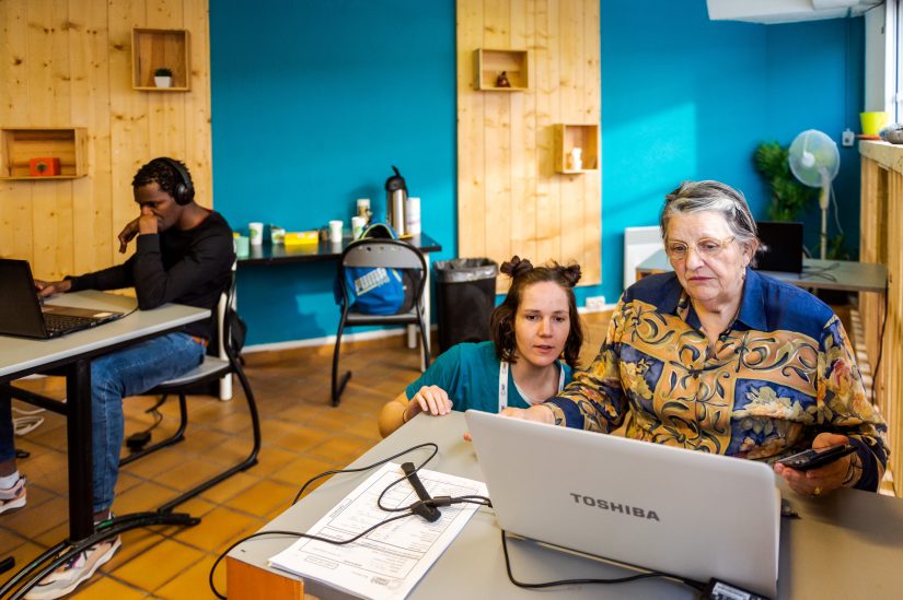 Emmaüs Connect tend la main aux exclus du numérique 1