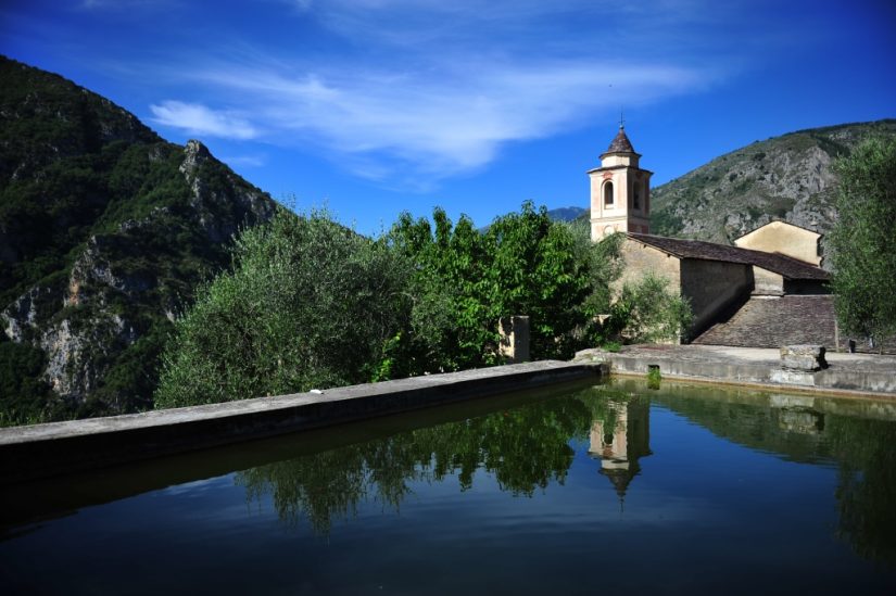 Monastère de Saorge : une cabane en osier vivant