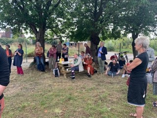 La « permaculture humaine » réconcilie les citadins avec la terre et le commun