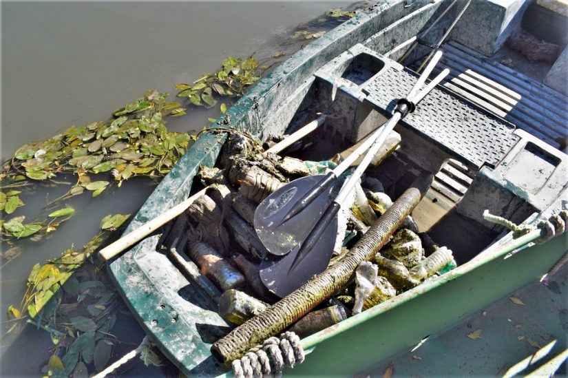 nettoyage-pollution-canal-vigueirat-camargue