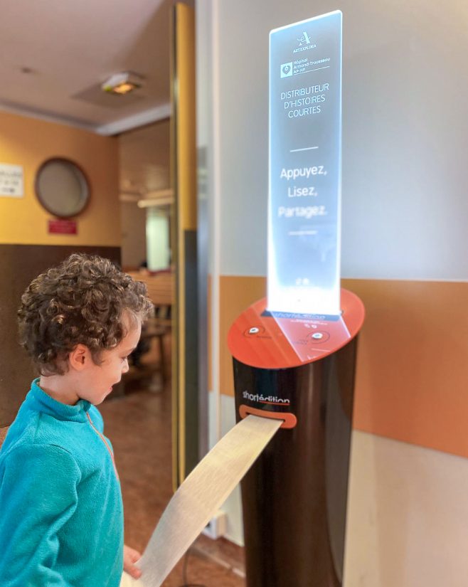 Distributeur d'Histoires Courtes Art Explora