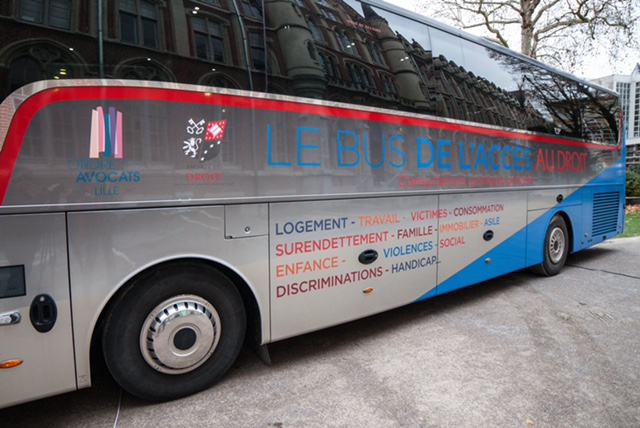 Un bus pour rapprocher le Droit des citoyens 2