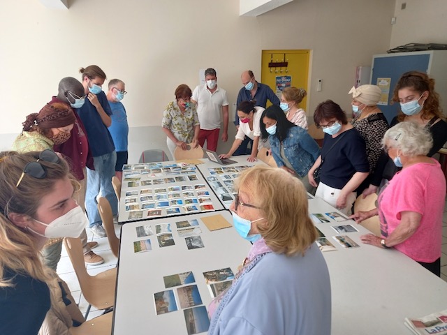 Arles : Faire monter les quartiers à bord du train de la photo 3