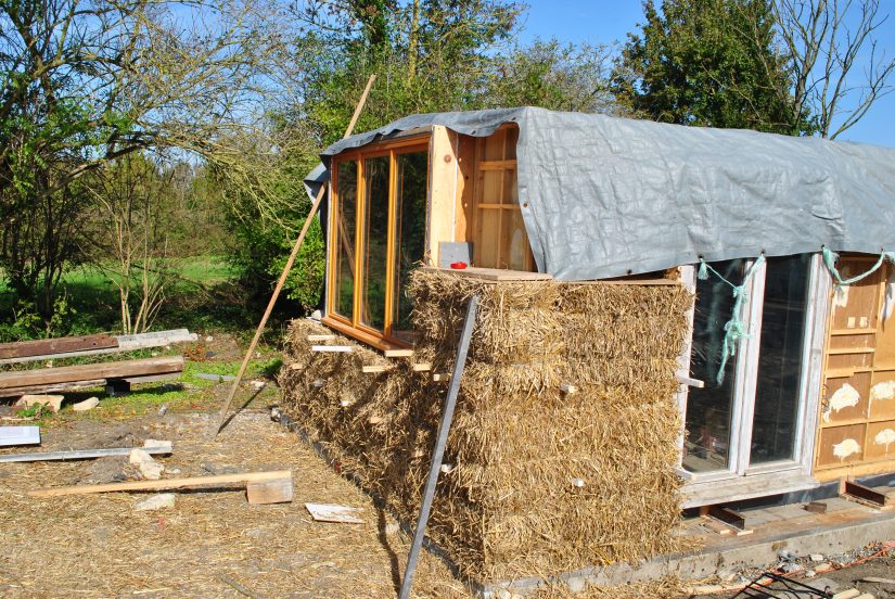 Un habitat en paille en Bretagne