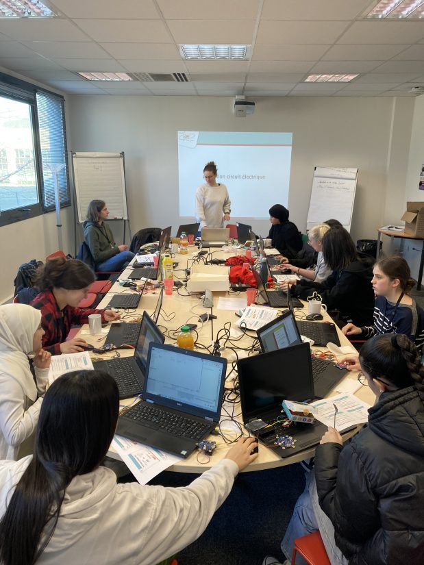 Plus de filles dans les métiers du numérique !