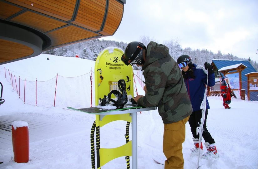 borne-reparation-ski-snow-montagne
