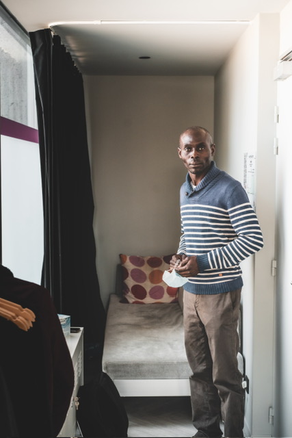 Patron solidaire héberge personne sans abri 5