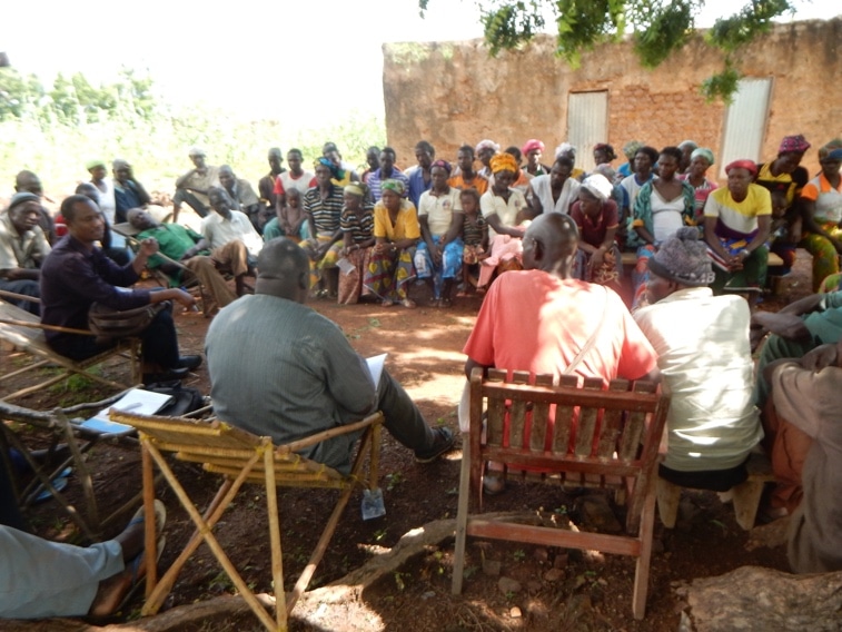 "Le bonheur des gens quand on leur apporte l'eau"