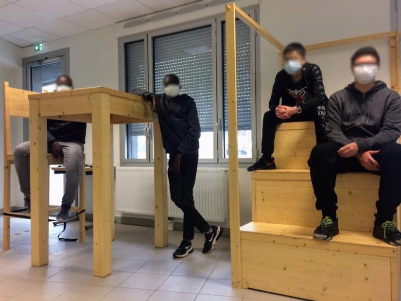 nanisme meubles géants