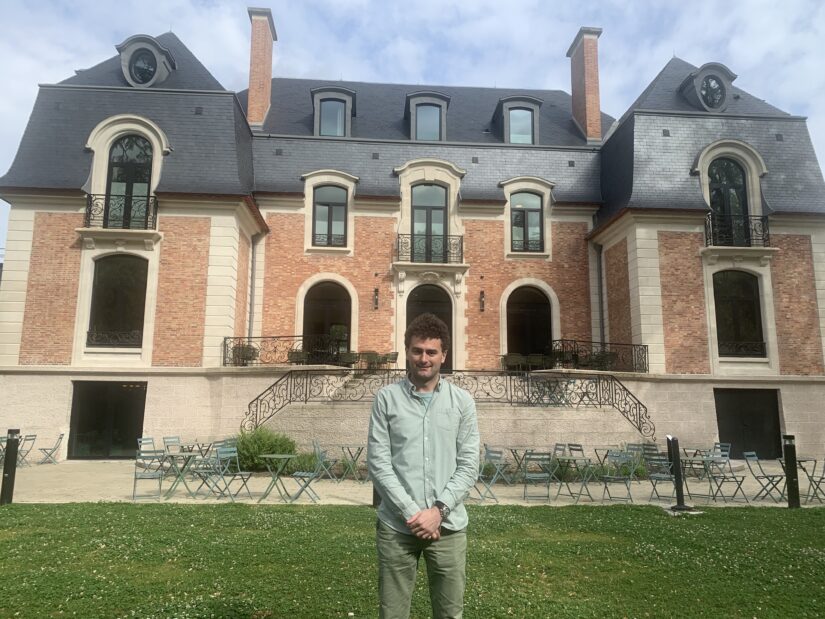 Romain Petit a baptisé son deuxième établissement, La Maison des Bienheureux, pour faire un clin d’oeil à son passé, il s’agit d’une ancienne maison de famille.