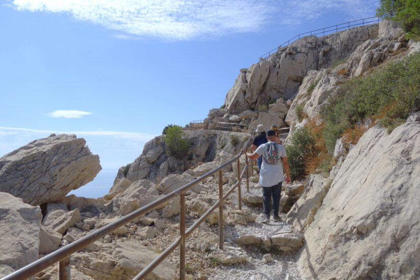 marche-calanque-randonnee-groupe-association