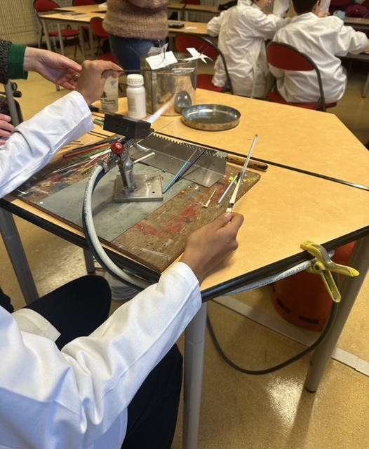 Les collégiens ignorent leur aptitude à fabriquer avec les mains 4