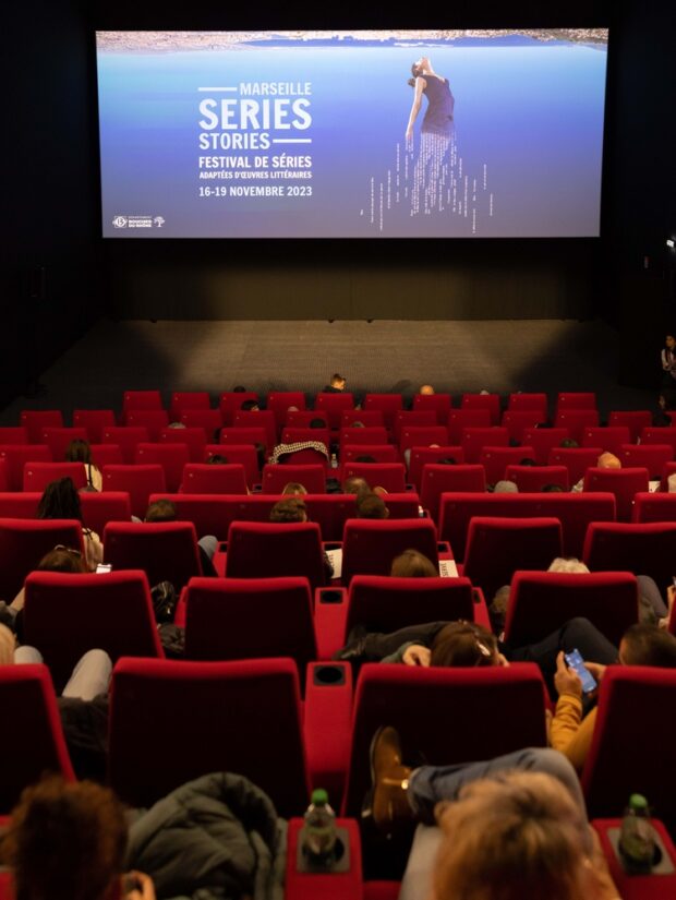 projection-serie-adaptee-oeuvre-litteraire