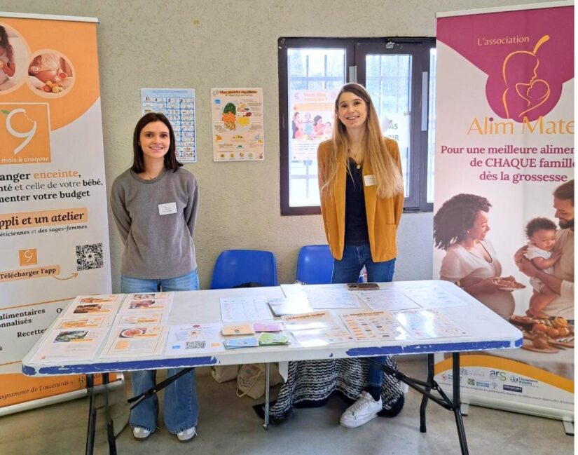 Olivia Michel et Clélia Bianchi, sur un stand de sensibilisation et de présentation d'Alim'Mater. © DR