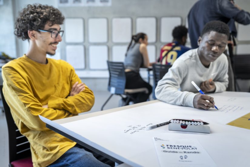 Festival de l'engagement et rentree des asso- Luminy 2025. Campus Luminy esplanade devant l'Hexagone Fresque du benevolat