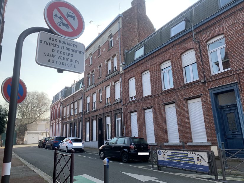 25 rues sont devenues "scolaires" et sont fermées à la circulation lors de l'entrée et la sortie des écoles depuis 2022. ©Virginie Menvielle